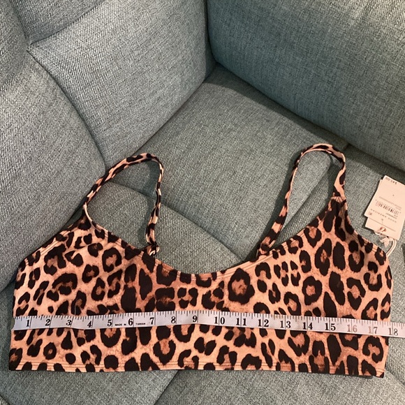 Good American Deep Scoop Bikini Top In Good Leopard Print - Picture 2 of 6